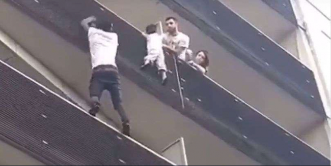 馬利移民化身蜘蛛人救童 獲邀見法國總統