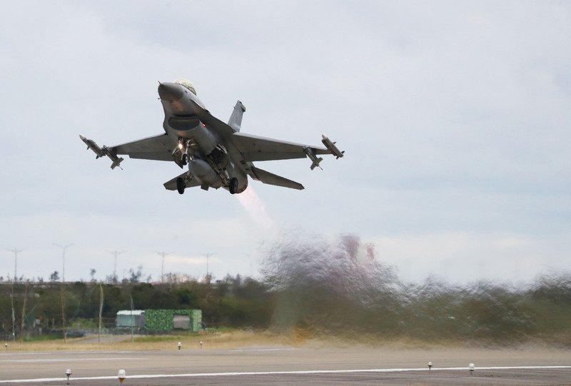 F-16失聯 國搜中心暖暖山區陸空搜尋