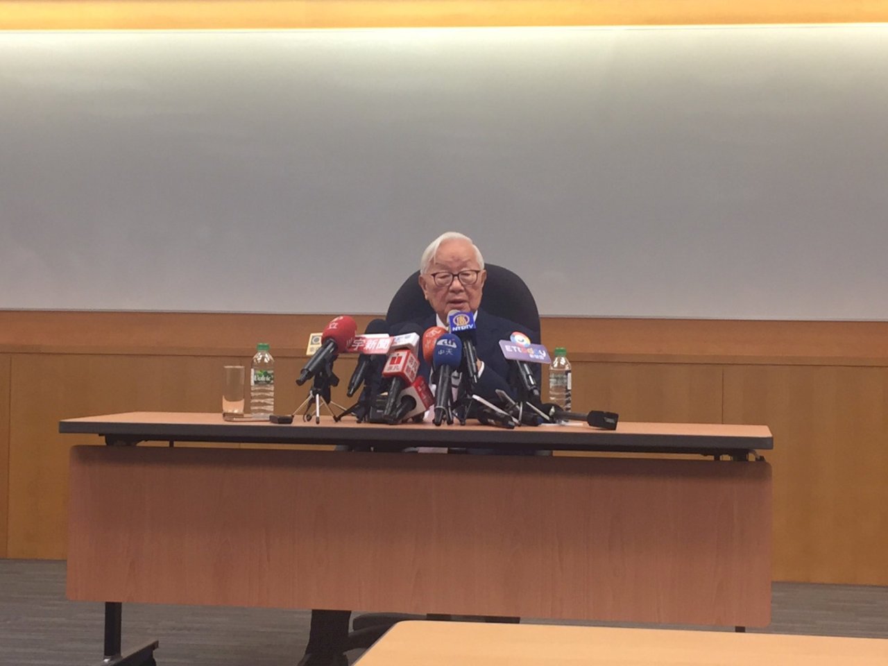 張忠謀功成身退 半導體業慎防中國彎道超車