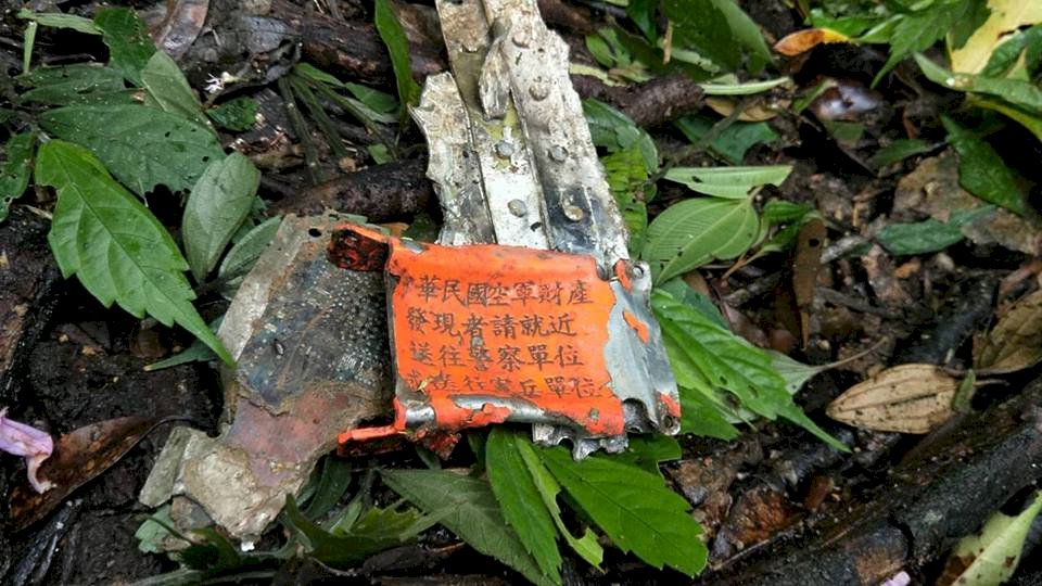續搜F16殘骸 黑盒子記錄硬碟未尋獲