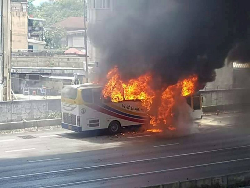 台學生曼谷遇火燒車 泰警指行動電源引發