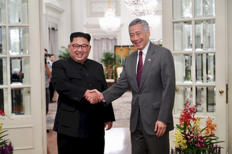 金正恩會李顯龍 玩臉書直播大出風頭
