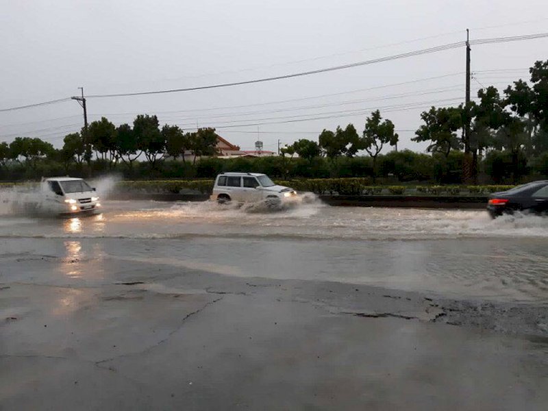 西南風偏強 中南部仍有大雨豪雨