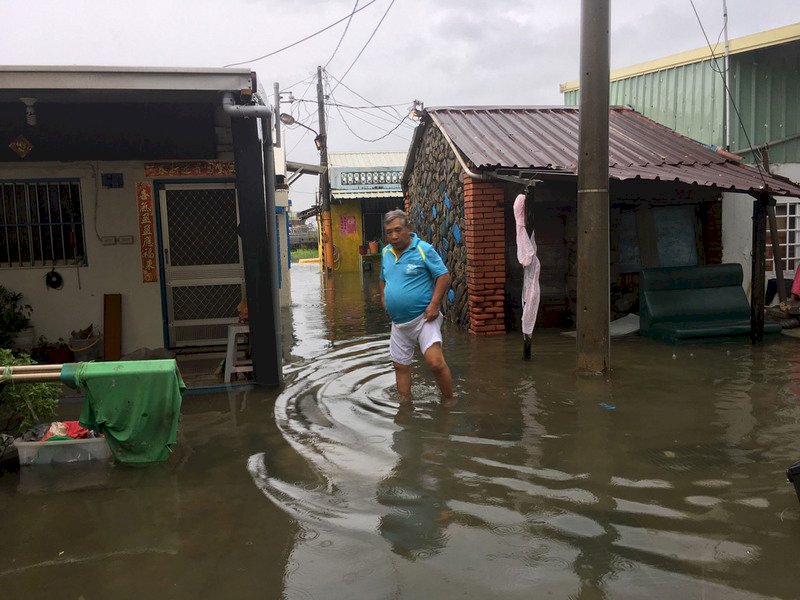 持續降雨 屏東沿海多鄉鎮淹水