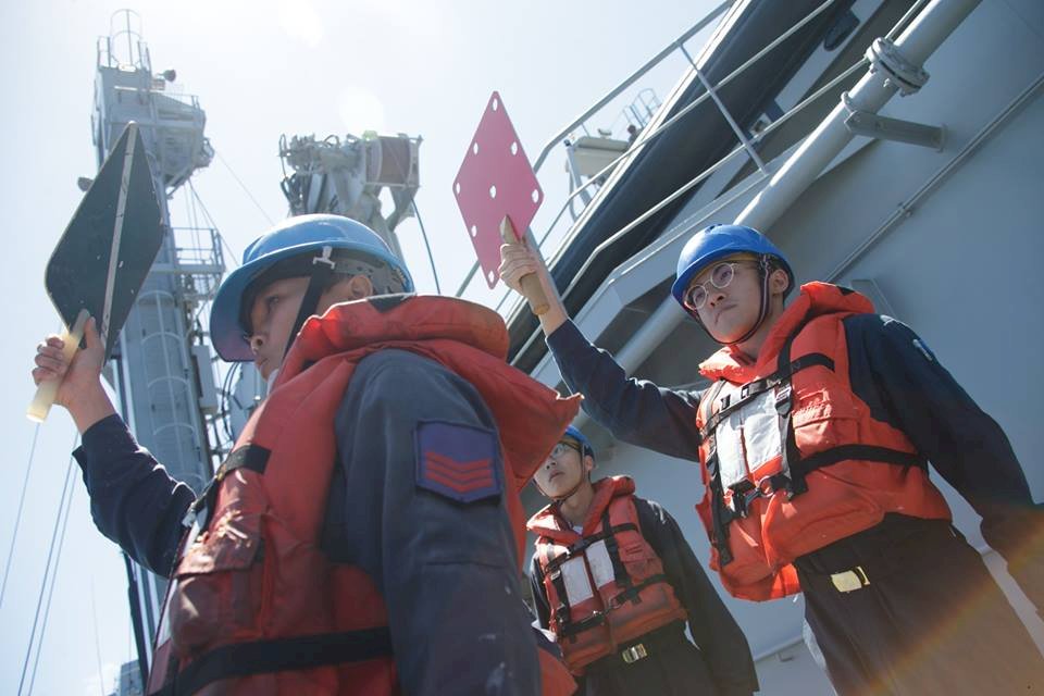敦睦艦巡航 海官生闖關拚簽證