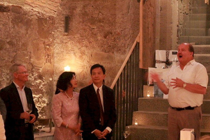 駐瑞士代表谷瑞生易動 餐會說明中國打壓