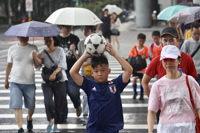 西南風增強 中南部10縣市豪大雨特報