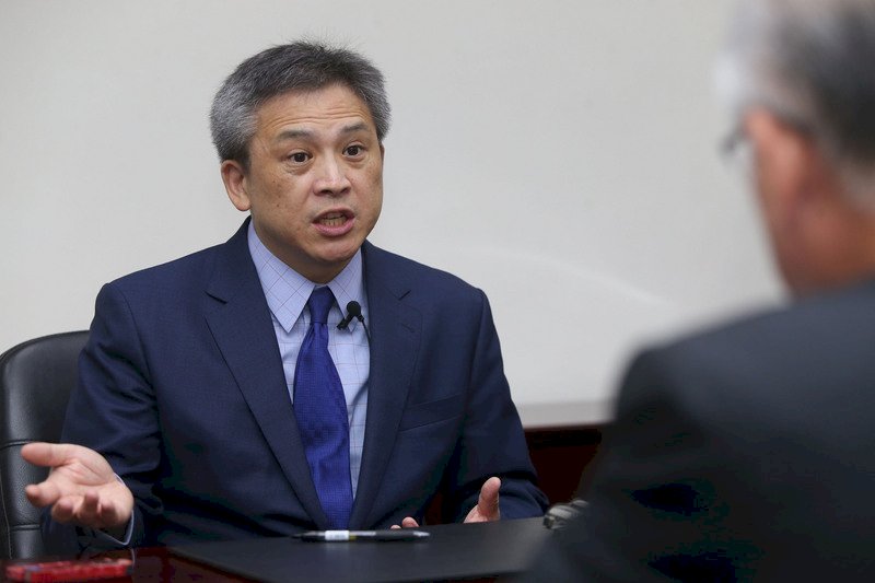 梅健華貼近台灣社會 立委讚滿分外交官