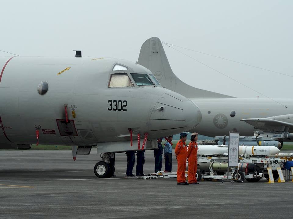 虎式戰機配熱氣球 志航基地秀戰機群