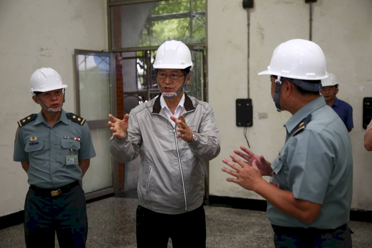 向外交國防委員會告假 嚴德發視導軍事院校