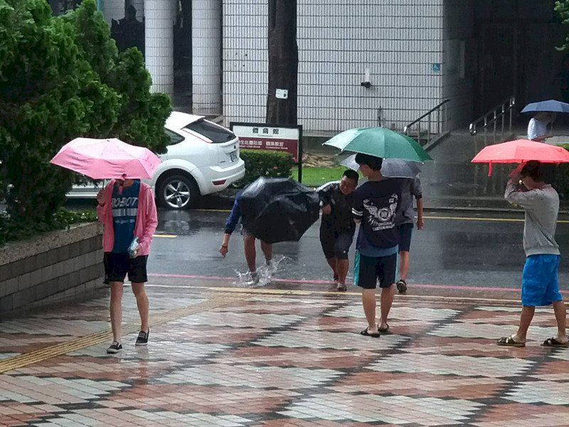 西南風影響 彰化以南7縣市大雨特報