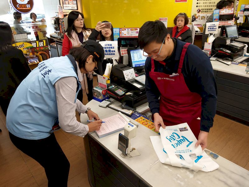 擴大限塑稽查 7成民眾不買塑膠袋