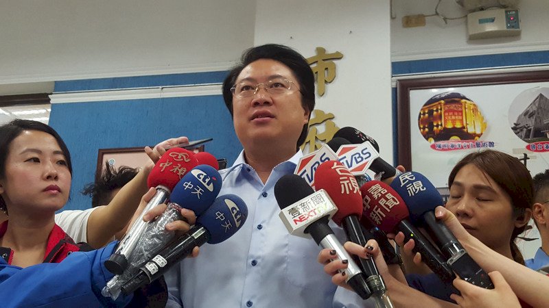 颱風假北北基不同調 林右昌爆關鍵決策
