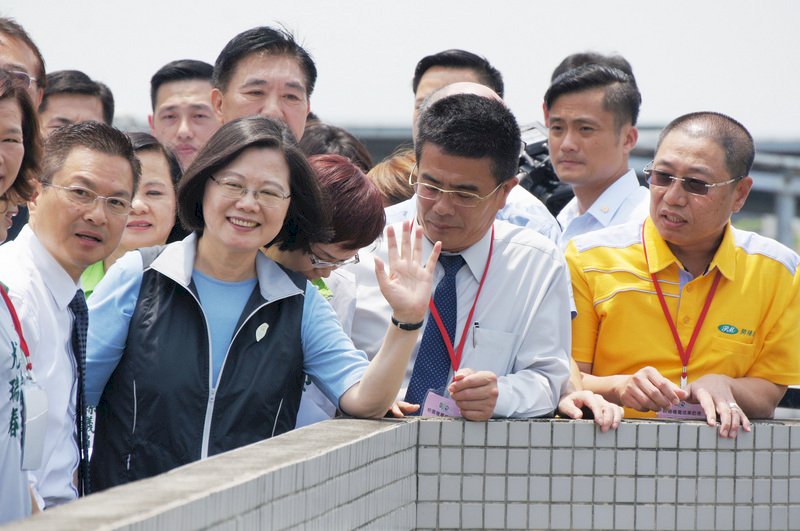 推動綠色能源 總統：堅定信仰穩穩往前走