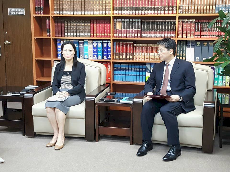 外長訪薩爾瓦多貝里斯 單純應對方邀請
