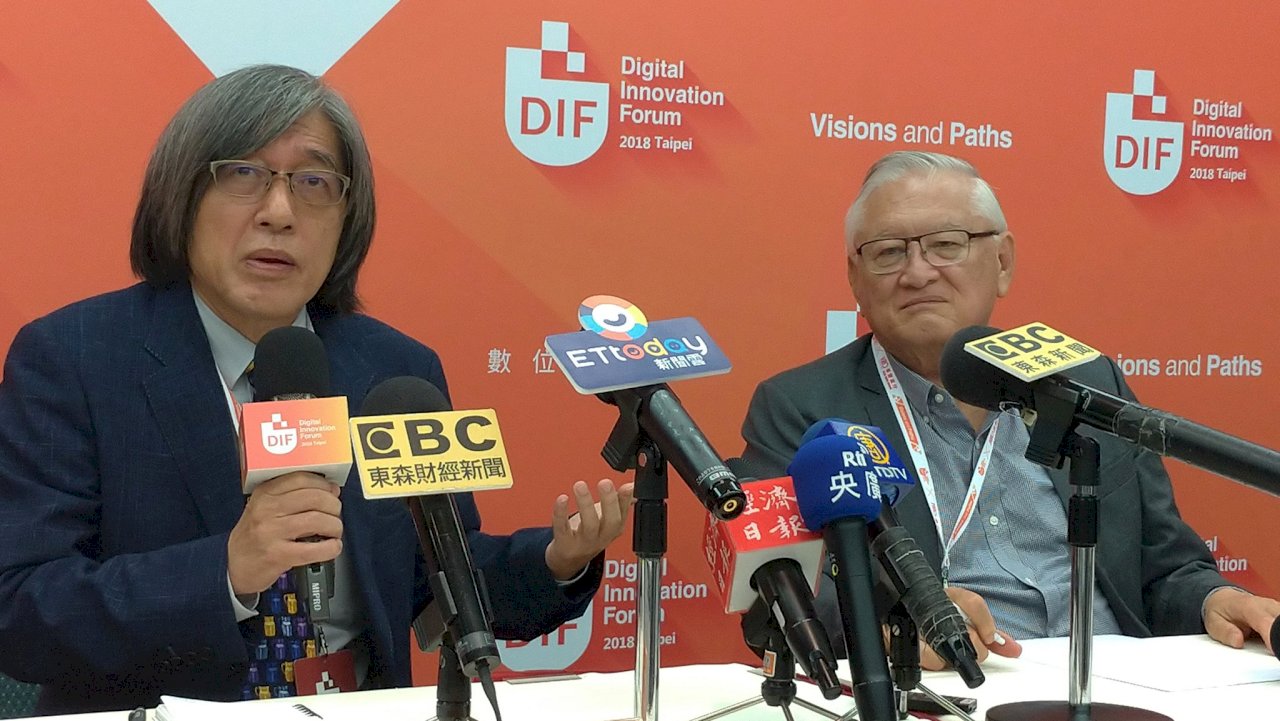 蘇菲亞現身數位創新論壇 用中文向台灣問好