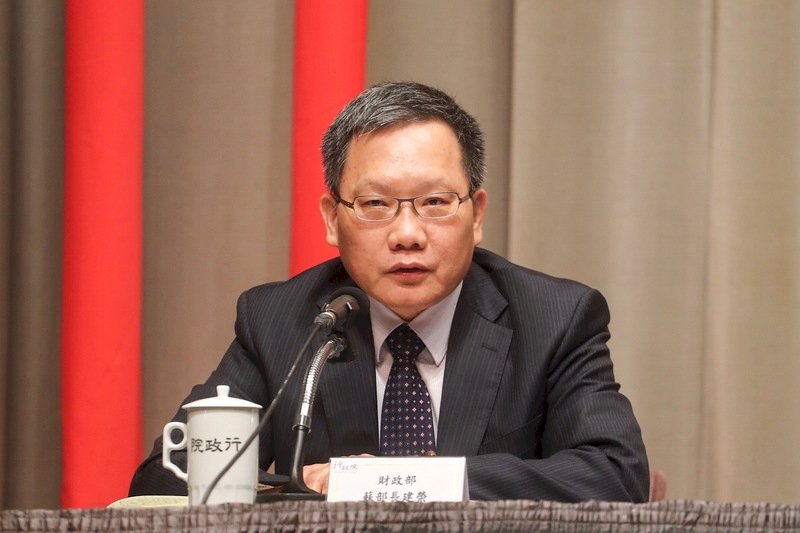 名模條款遭批 財長：和所得高低沒必要關聯