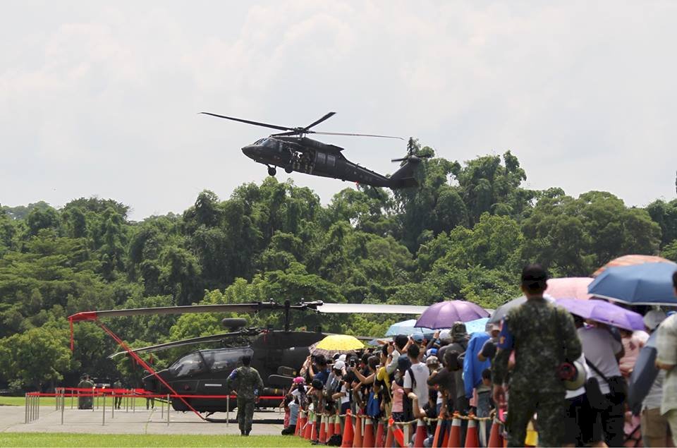 估8萬人湧金湯營區 爭睹陸軍戰力