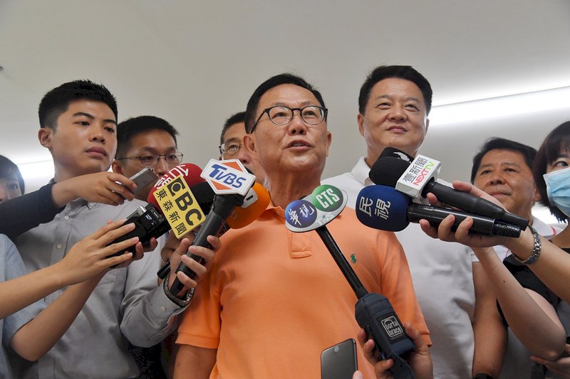 丁守中下辯論戰帖  柯競選辦公室給軟釘