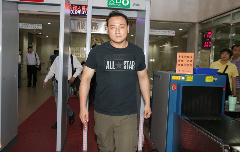 涉暗渡中國人士來台 白狼兒子張瑋遭訴