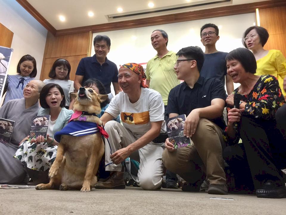 中生為台灣動保運動寫書 看見公民力量