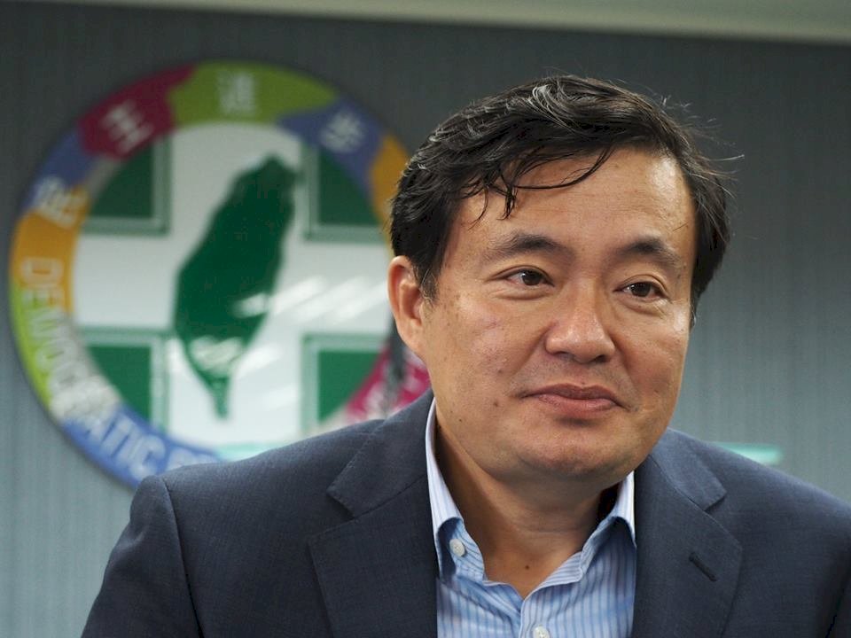 挺柯被開除？洪耀福：言論無罪要看個案行為