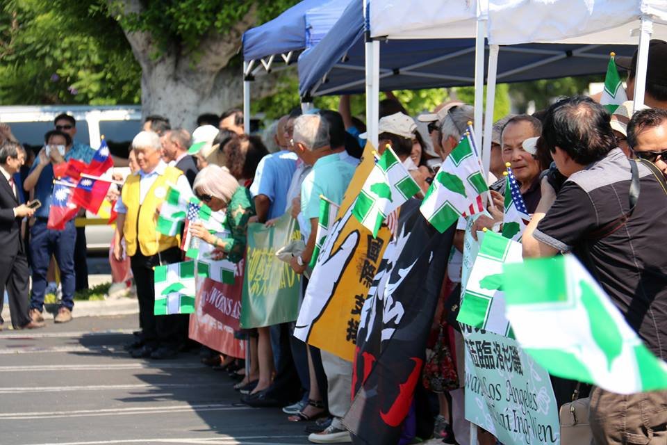 蔡總統過境洛城 僑胞熱迎規模更勝以往