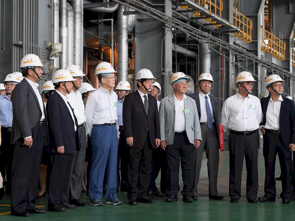 邀工商領袖一同視察電廠 賴揆喊話不缺電
