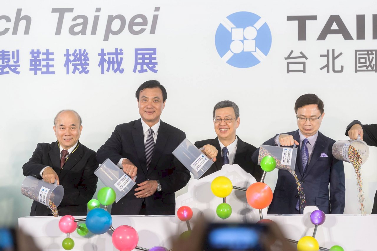 世足賽球衣台灣製造 蘇嘉全讚台灣之光