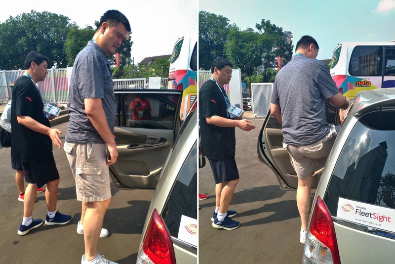 印尼亞運/姚明現身 差點擠不進接駁車