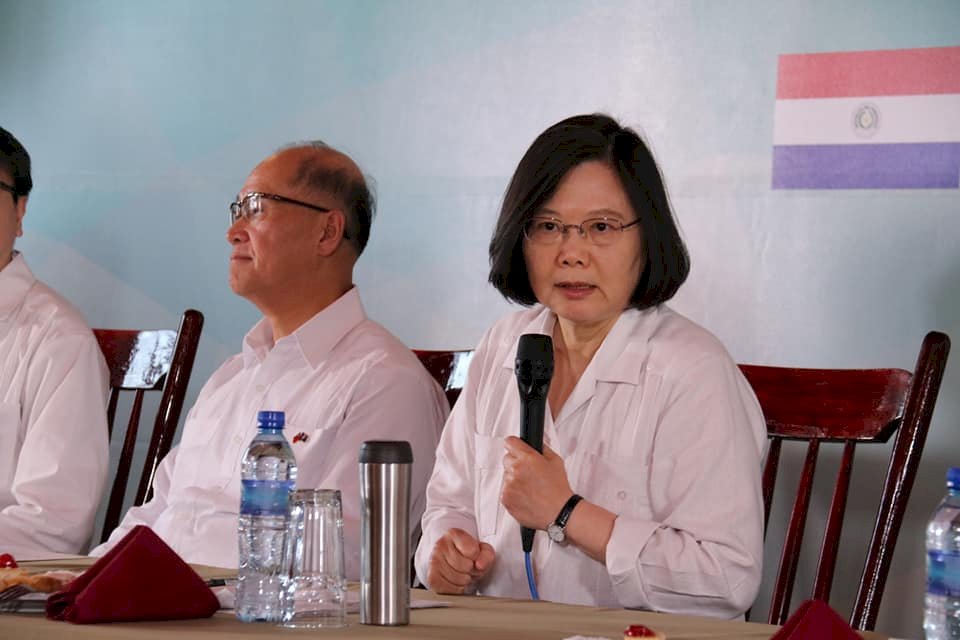 西語簡稱China-Taiwán 總統：原意就是中華民國台灣