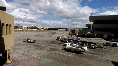 關閉近36小時 馬尼拉機場跑道重新開放