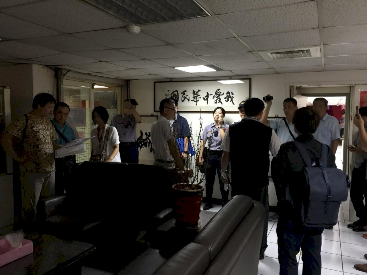 調查藍智庫惹議 促轉會：溫和拜訪非抄家