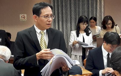 申領「居住證」得捺指紋 陸委會提醒風險