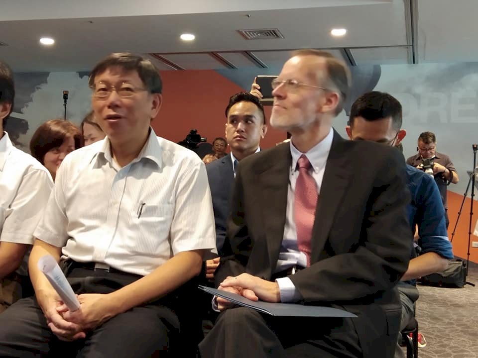 丁批娃娃機變多 柯：與經濟表現何干？