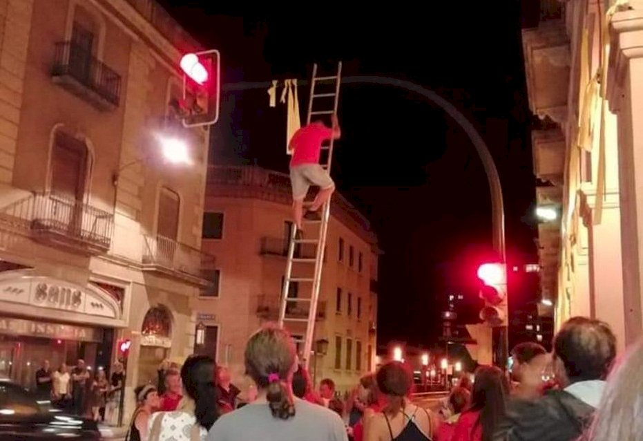 挺獨反獨意見衝突 加泰隆尼亞陷黃緞帶之爭