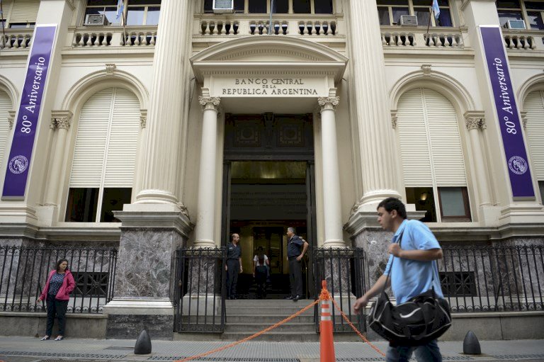阿根廷取消外匯管制 IMF准4年200億美元紓困