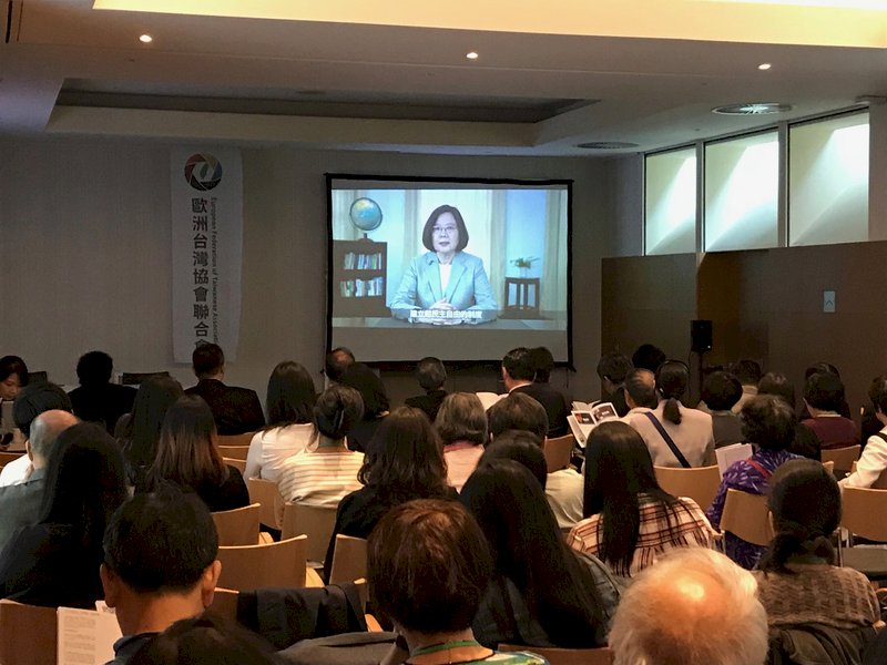 總統：台灣是堅韌之島 正在寫歷史新頁
