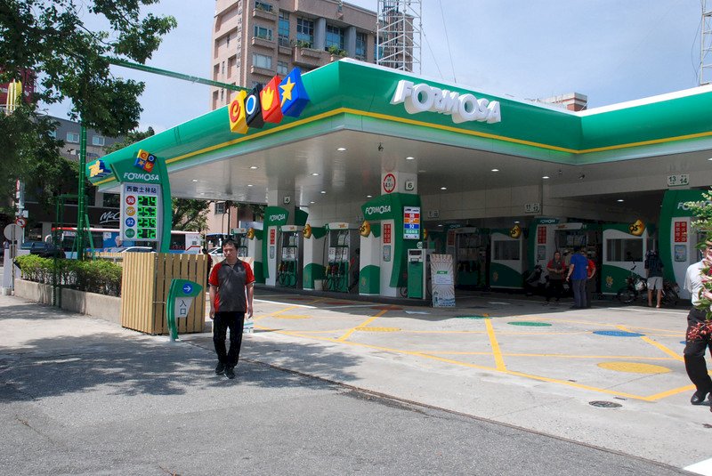台塑化汽油 3日凌晨1時起漲0.4元