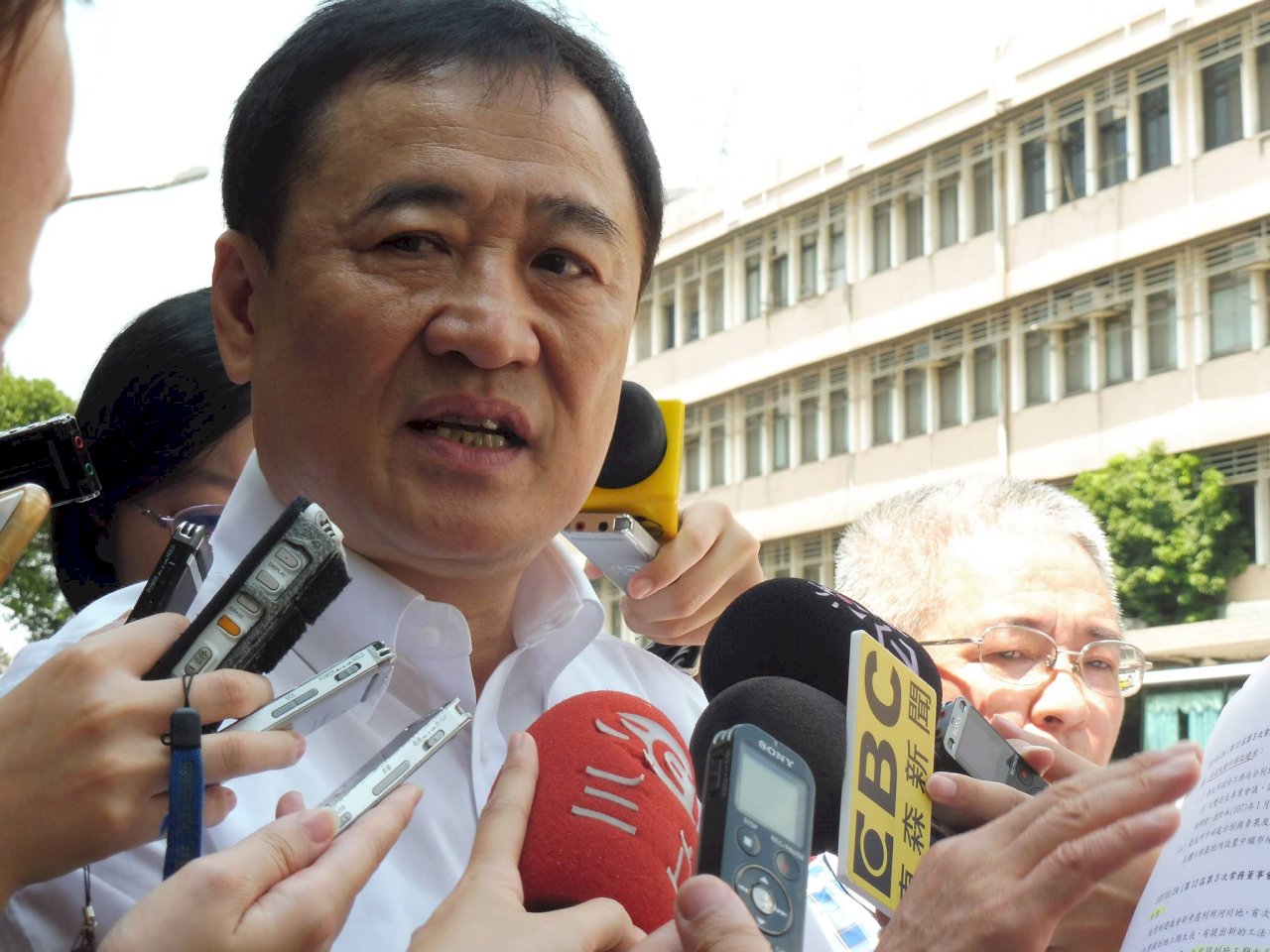 吳音寧稱已報告改建案 陳景峻批魚目混珠