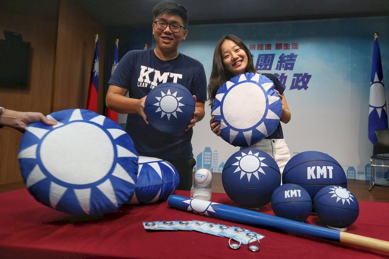 國民黨募款小物募得近百萬 第二波10月推出