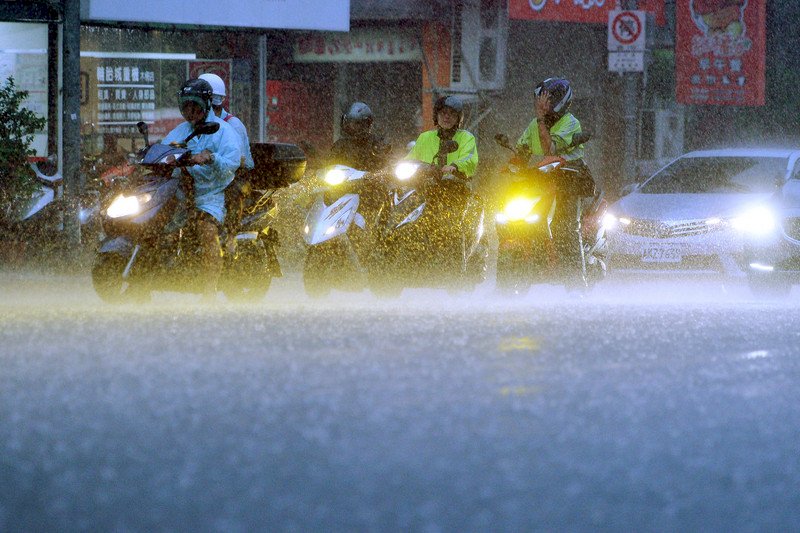 暴雨下不停 北北基13行政區淹水一級警戒