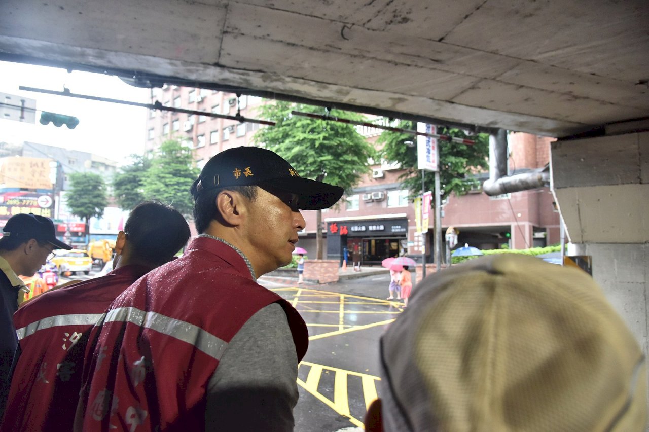 朱立倫視察大雨災情 要求上緊發條戒備