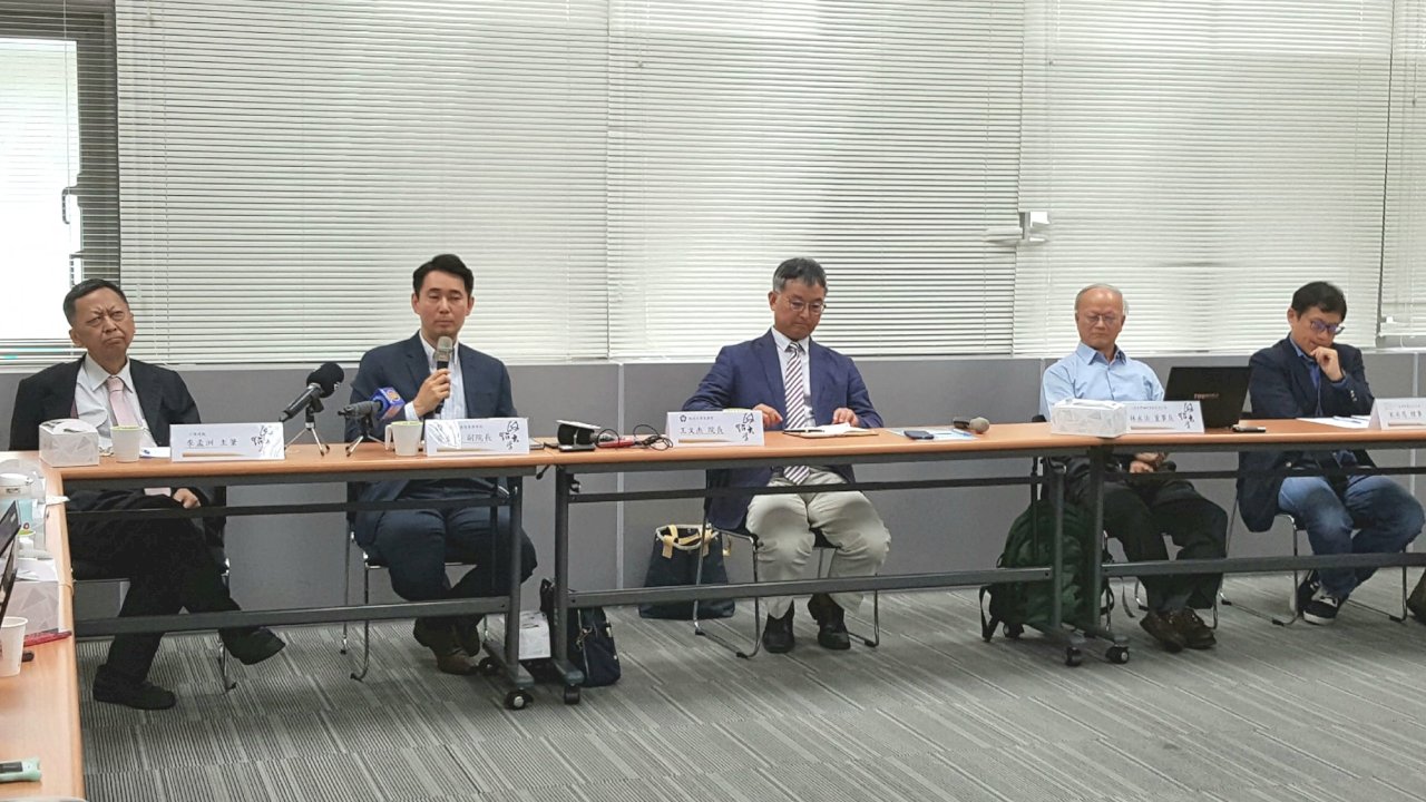 立委提議領居住證就除籍 學者反對