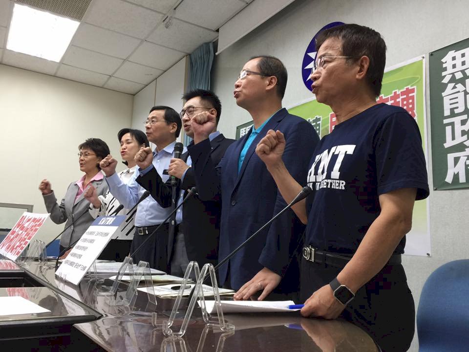 稱老鼠屎壞了整鍋粥 藍要促轉會總辭