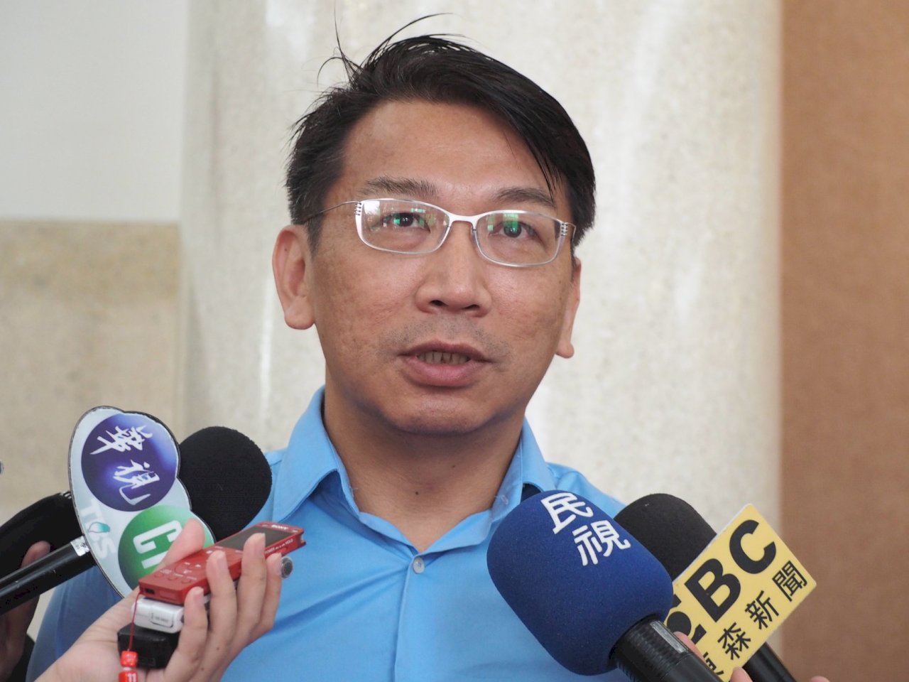 鴻海董座參選 子公司受中補貼 立委質疑恐影響總統大選