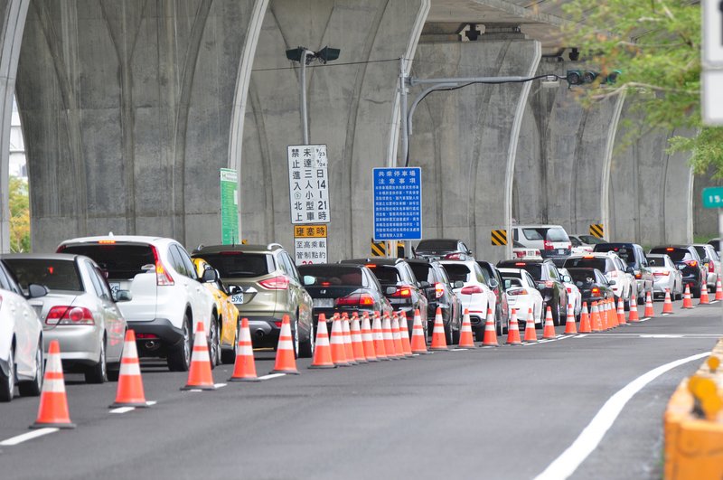 初六春節收假 高公局預估下午北上湧車潮