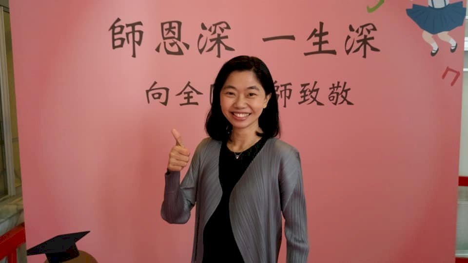 印尼台校耕耘12年 江易蓉發揚華語文獲師鐸獎