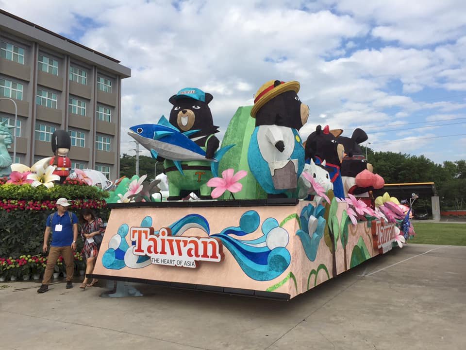 國慶花車亮點多 熊讚喔熊互拚場