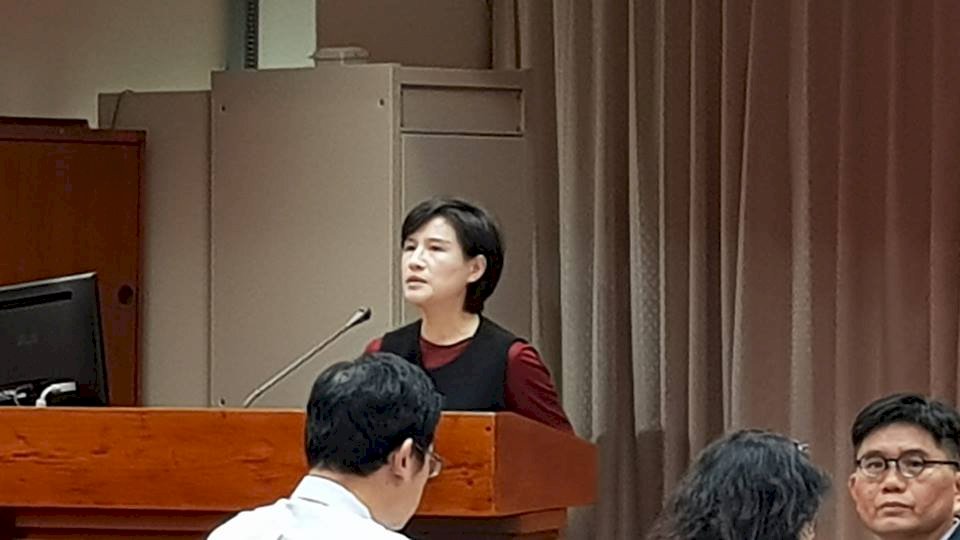鄭麗君：公共媒體不等於政府媒體